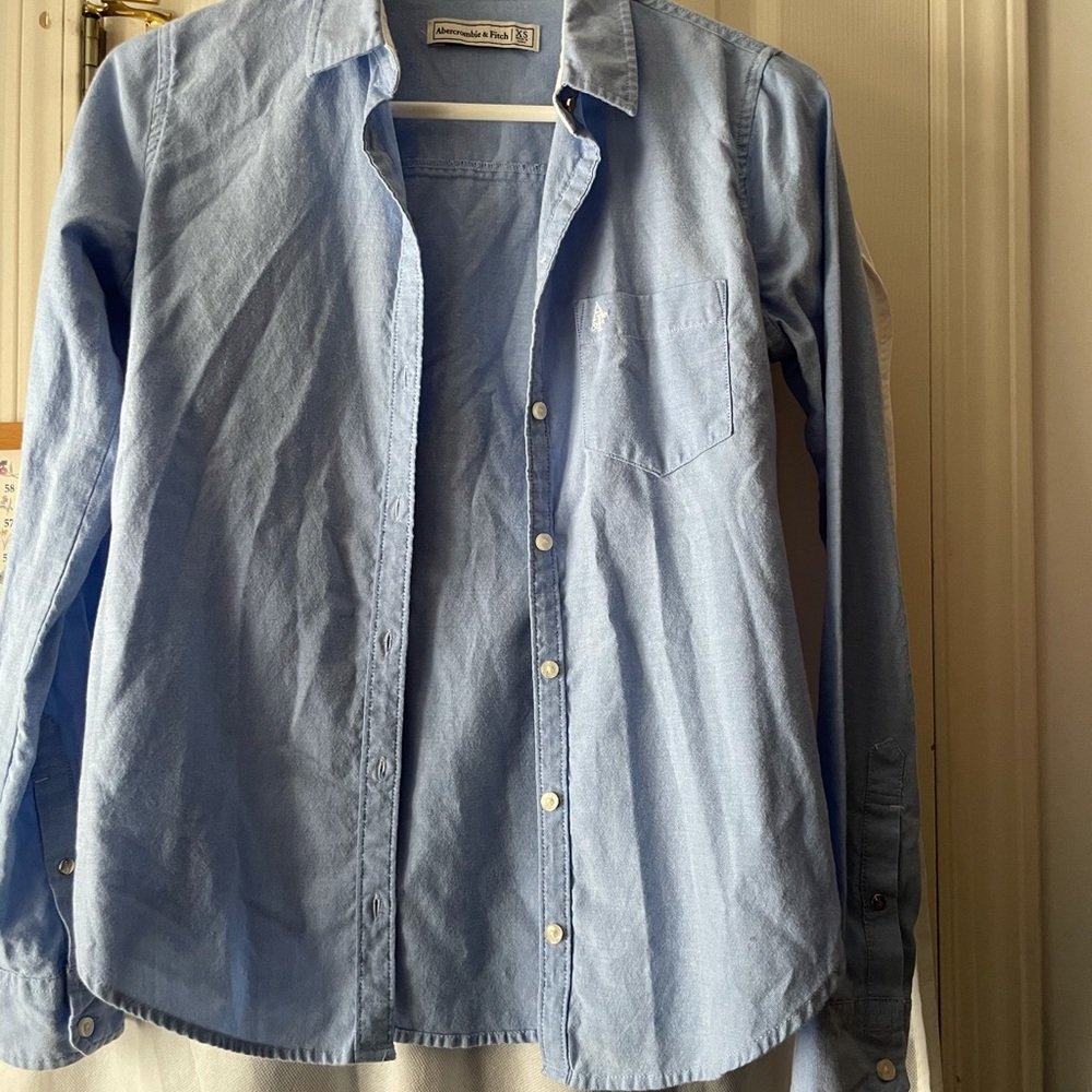 XS Abercrombie and Fitch button down long sleeve - Picture 5 of 5